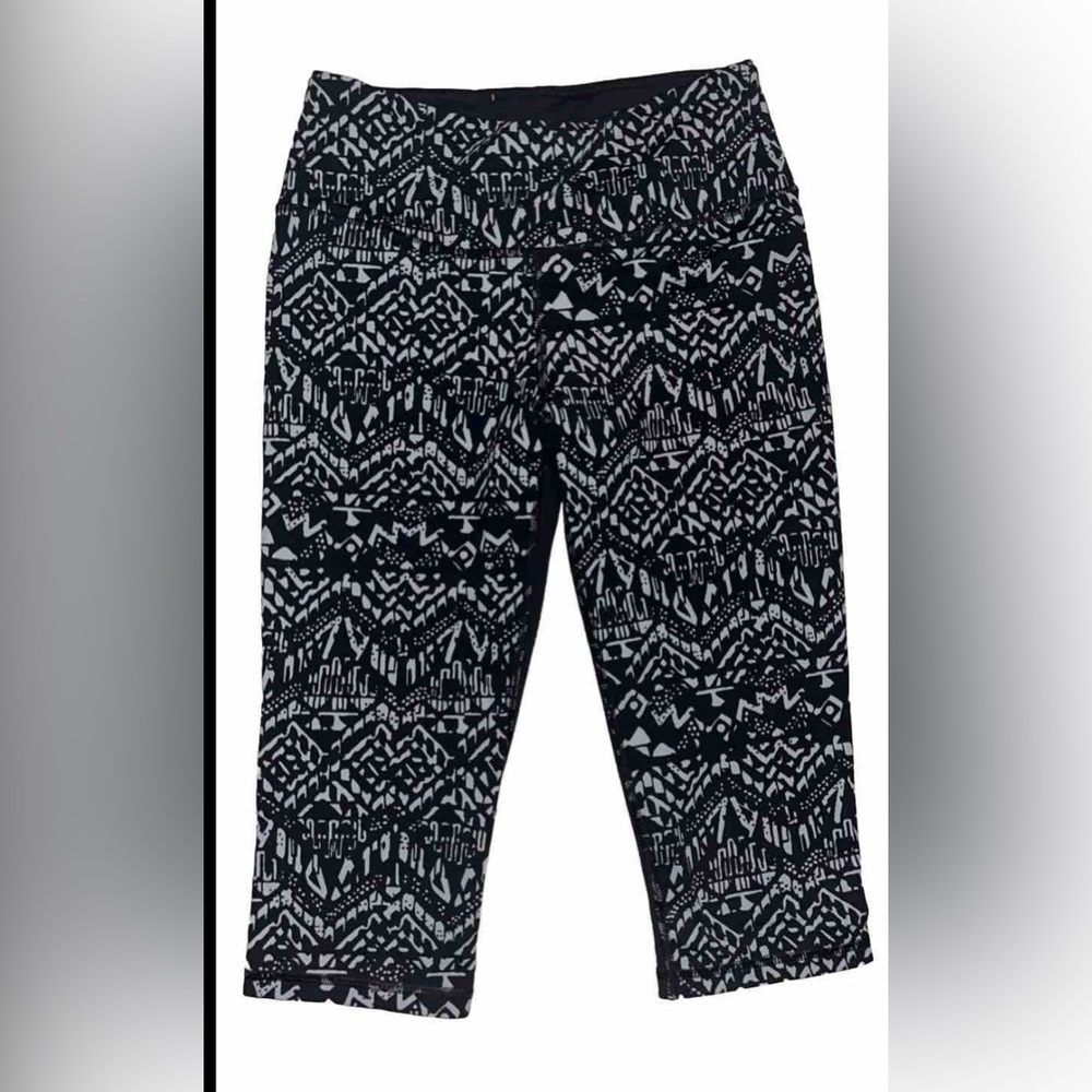 Victorias Secret Knockout Sport Crop Capri Capris Leggings Size Medium Black EUC